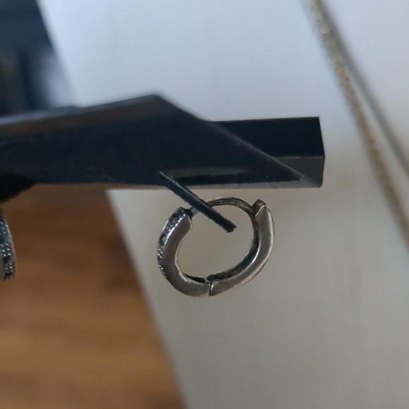 🩶Tiny Silver Macarsite Hoop Earrings - Picture 6 of 7